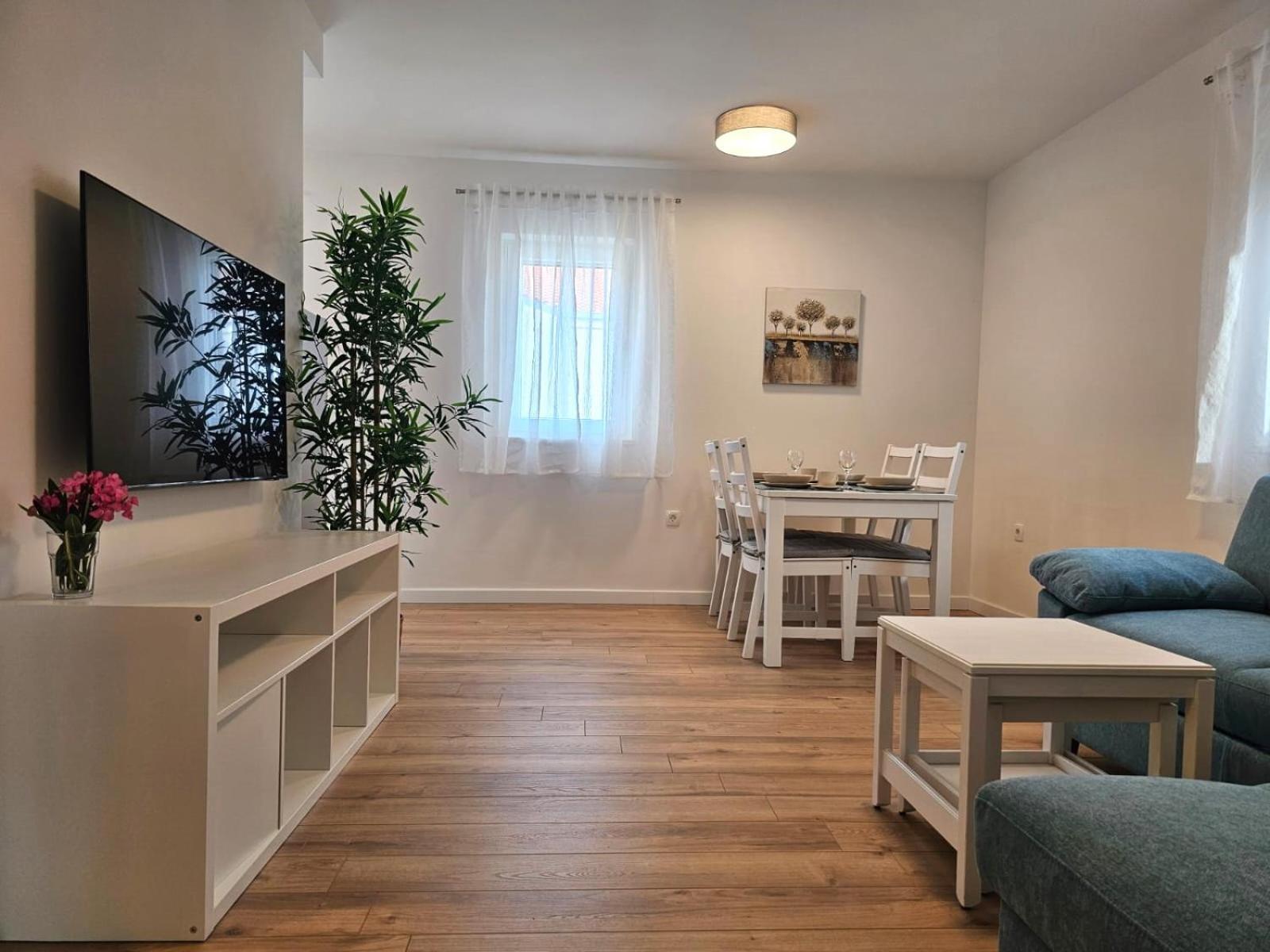 Apartments Miamare 2 プリモシュテン 部屋 写真