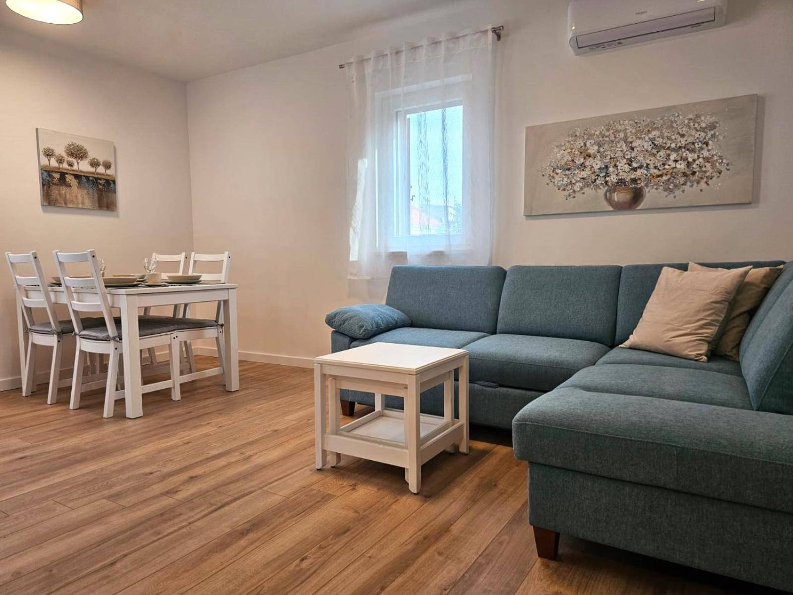 Apartments Miamare 2 プリモシュテン 部屋 写真